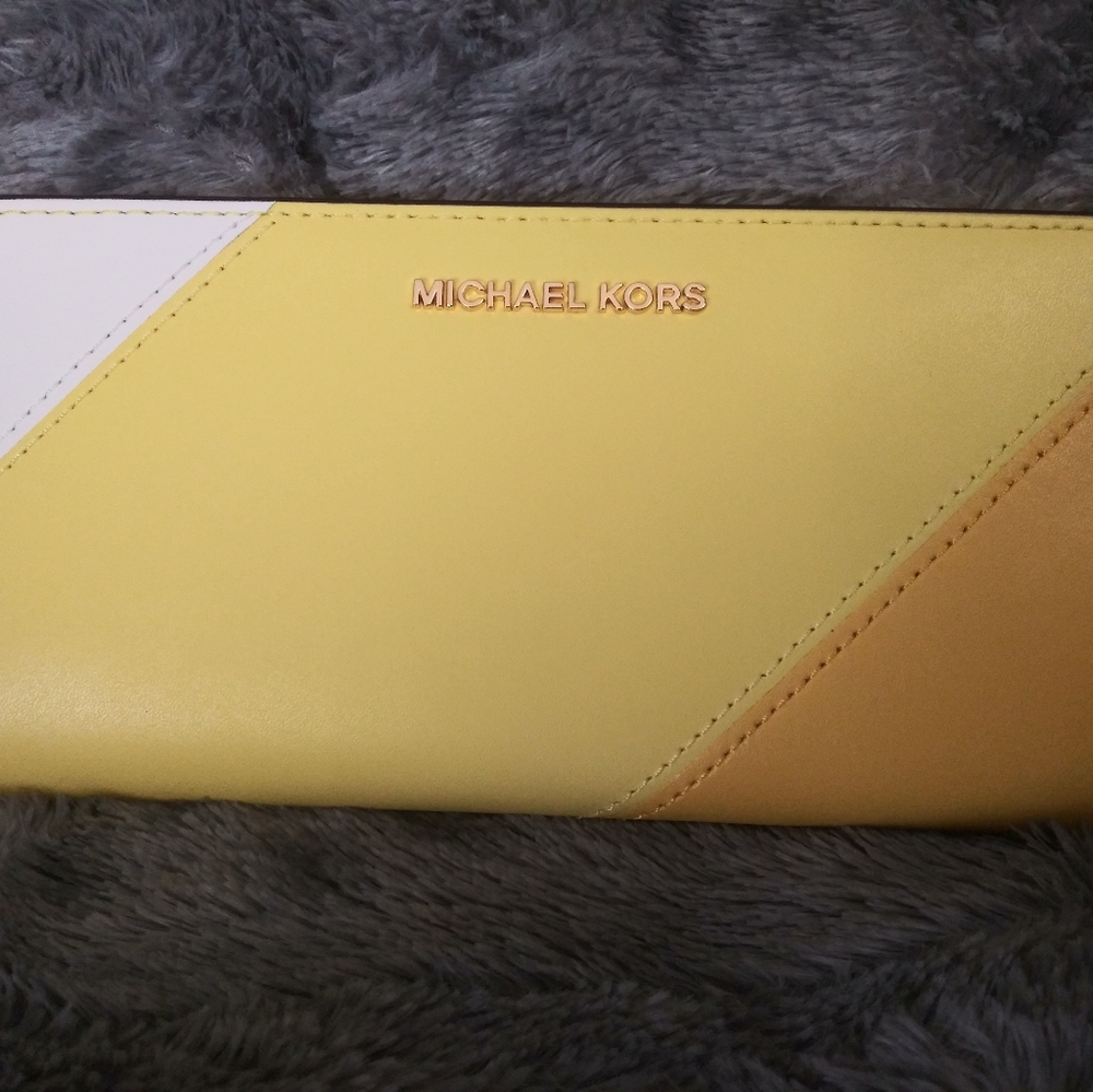 Michael Kors Wallet - Picture 1 of 2